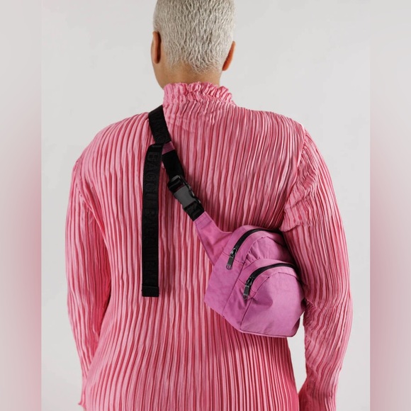 NWT BAGGU Nylon Fanny Pack - Picture 2 of 2